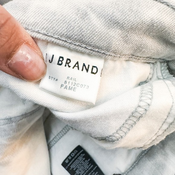 J. Brand Rail Straight Ripped Denim Jeans Acid Wash Gray Fame Size 24 - Picture 6 of 8